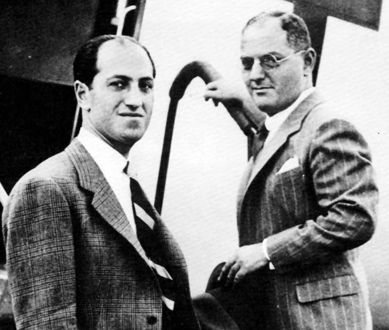 Gershwin, Ira 9 - Geroge & Ira Gershwin boarding plane